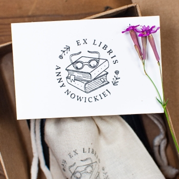 Personalizowany Stempel Ex Libris - Okulary na Książkach | Zestaw Prezentowy