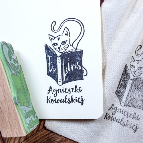 Pieczątka exlibris - kot z książką