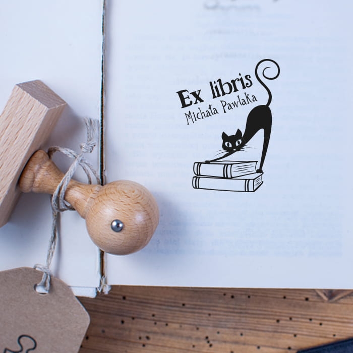 stempel z kotem do książek