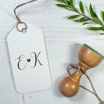 Mała pieczątka ślubna z inicjałami Nowożeńców