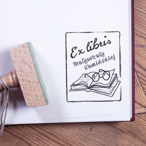Pieczątka ex-libris do książek wzór ksiażka z okularami