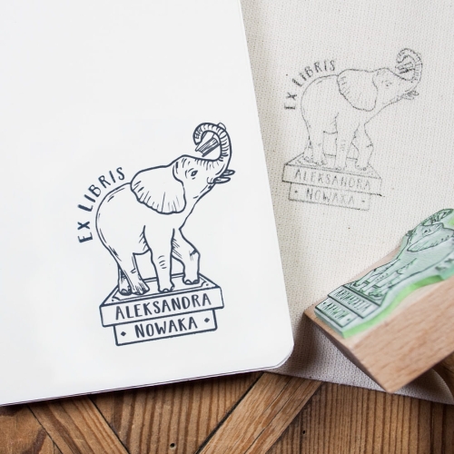 Stempel ex libris - SŁOŃ Z KSIĄŻKĄ
