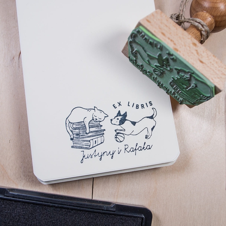 pies z kotem - personalizowana pieczatka do ksiazek