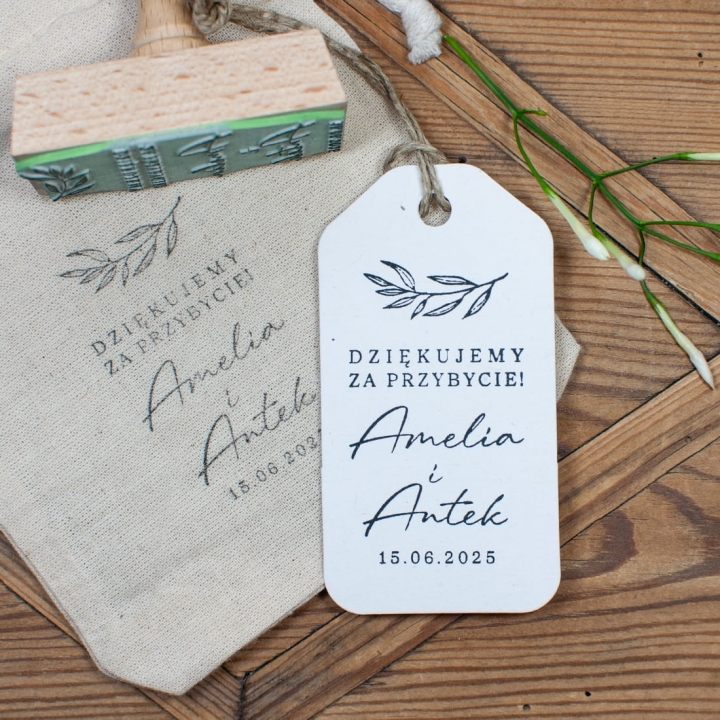 Stempel ślubny z napisem " Dziękujemy za przybycie"
