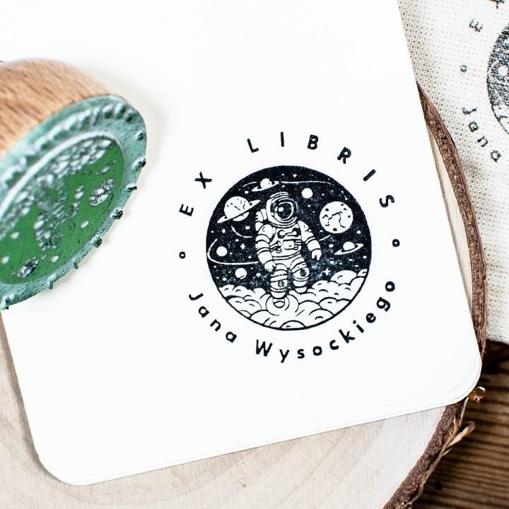 astronauta kosmos pieczatka ex libris.jpg