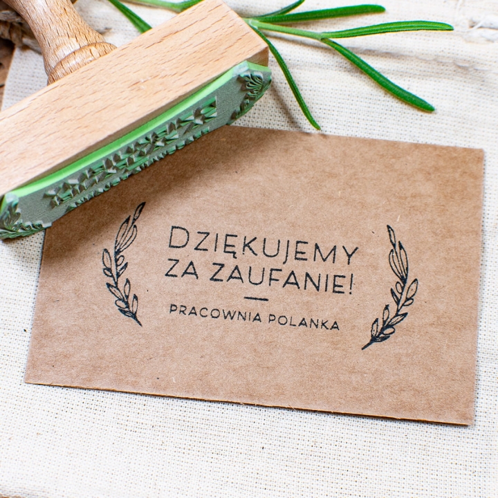 Drewniana pieczątka z napisem "Dziękujemy za zaufanie!"