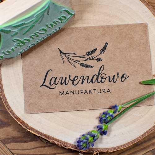 Drewniana Pieczątka dla Rękodzielnika z Motywem Gałązki Lawendy - Personalizowana Nazwą Pracowni