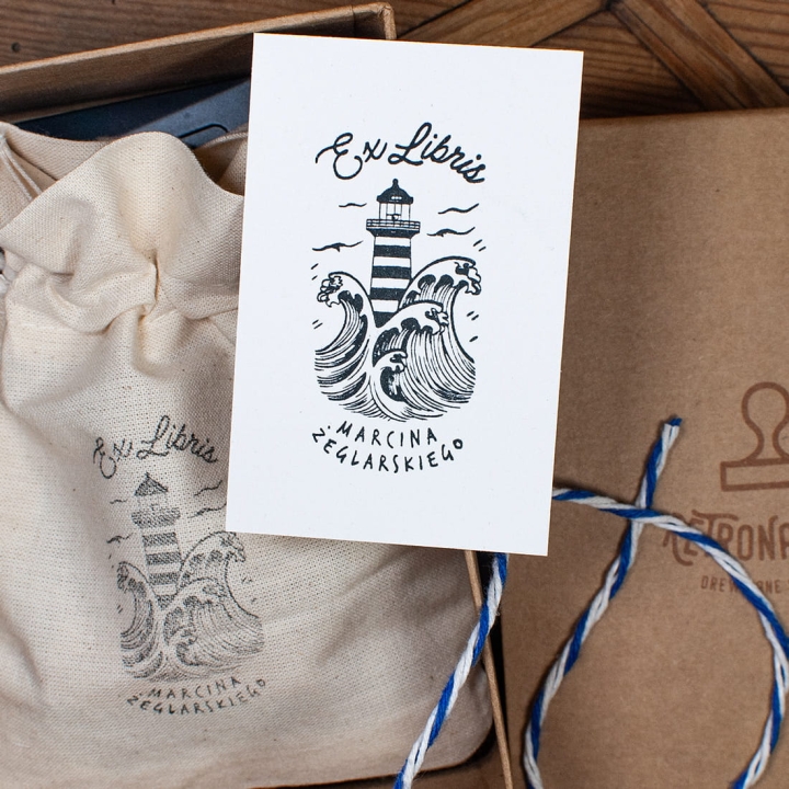 Drewniana Pieczątka Ex Libris w Zestawie Prezentowym z Motywem Morskich Fal