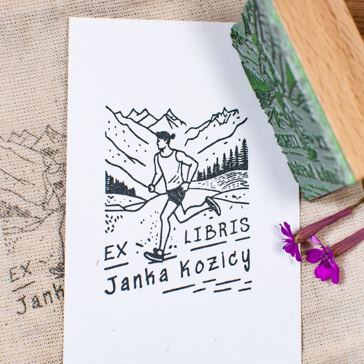 Personalizowana pieczątka Ex Libris z unikalnym motywem biegacza dla miłośników sportu i książek.