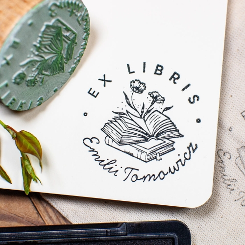 Pieczątka z Motywem Otwartej Książki  - Prezent