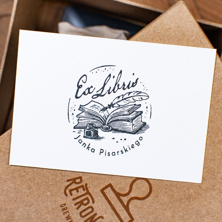 ex_libris_na_prezent_pioro_40mm_zestaw2.jpg