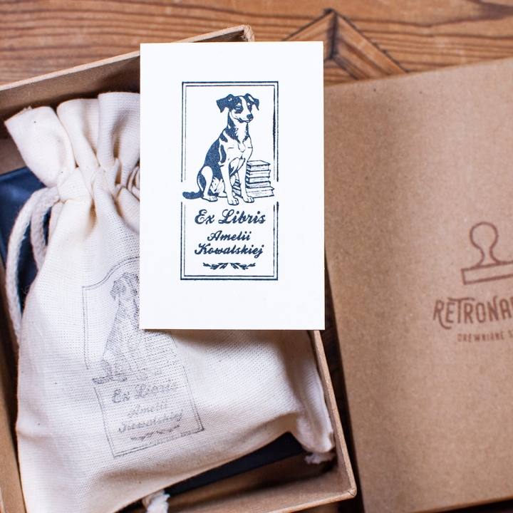 Personalizowany ekslibris z pieskiem w pudełku prezentowym retro