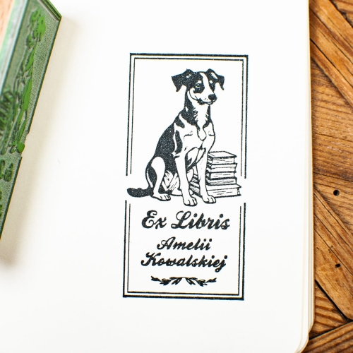 Ekslibris pieczątka z pieskiem – personalizowany stempel do książek