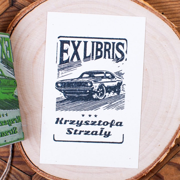 Personalizowany stempel do książek z motywem samochodu - gotowy na prezent