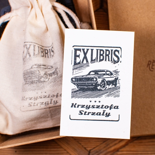 Stempel ex libris z motywem samochodu retro w zestawie prezentowym