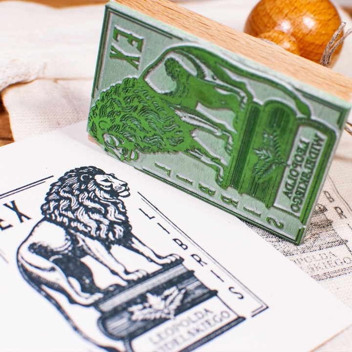 Pieczątka do książek z motywem lwa - klasyczny wzór ex libris w stylu retro