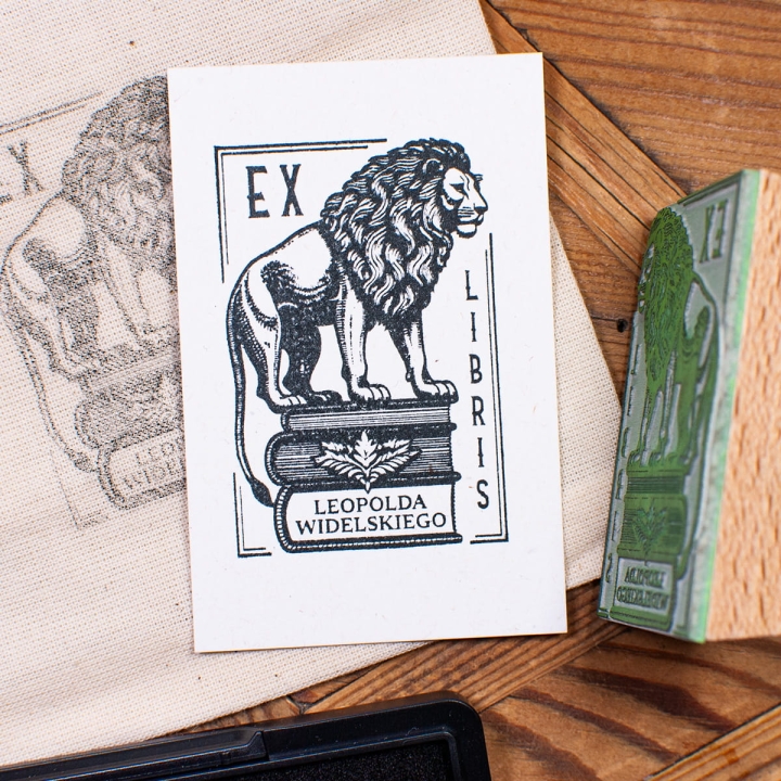 Personalizowana pieczątka Ekslibris z lwem - idealna do oznaczania książek