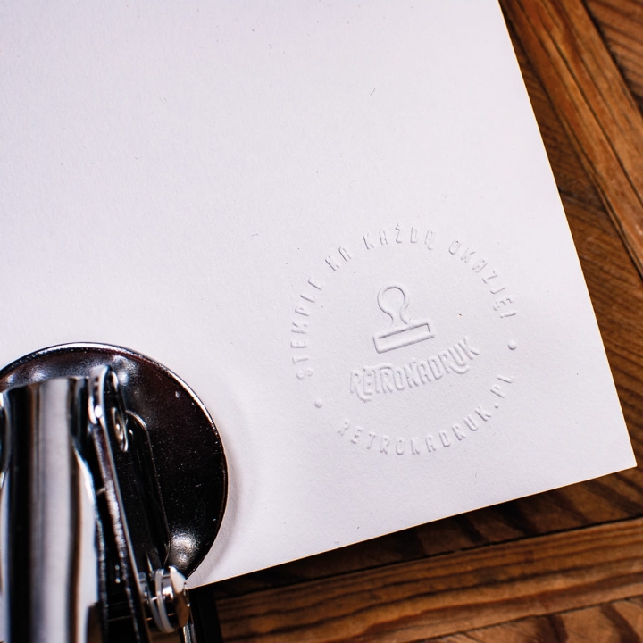 Ręczny suchy stempel do dokumentów i papeterii firmowej