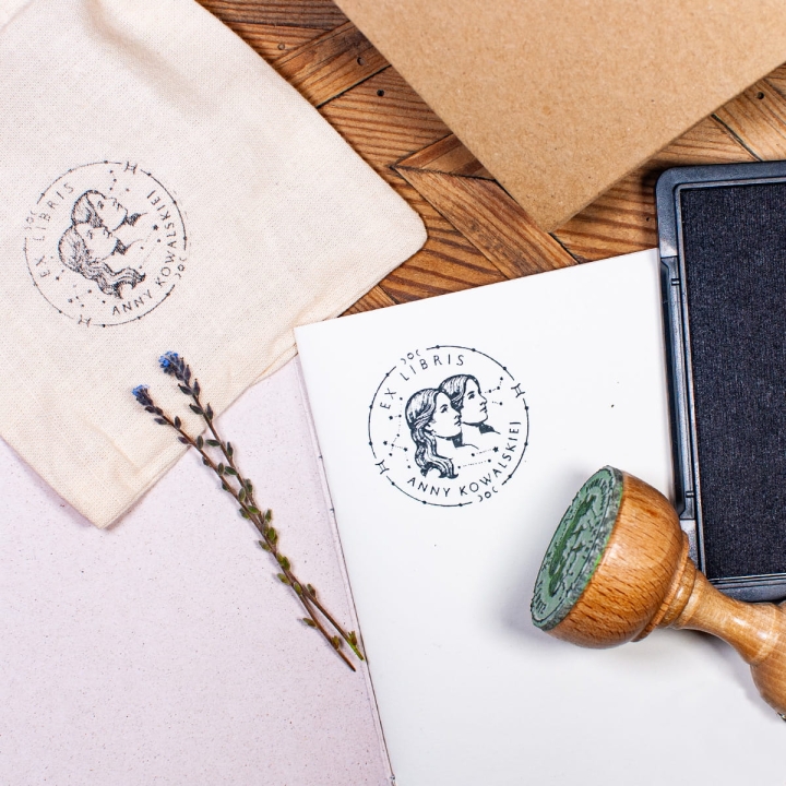 Ex libris z motywem zodiakalnym Bliźniąt - oryginalny prezent dla miłośnika książek