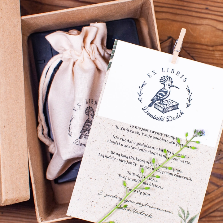 Zestaw prezentowy Ex Libris z motywem dudka - pieczątka i pudełko retro