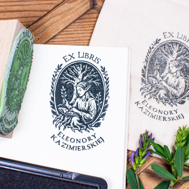 Zestaw na prezent - Ex Libris z elfem - pieczątka, tuszownica, opakowanie retro