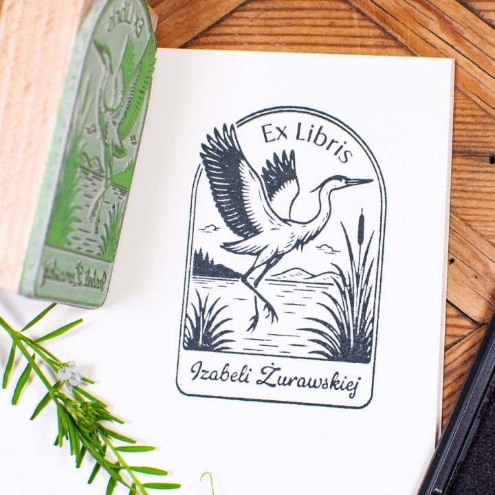 Stempel Ex Libris z żurawiem - odbicie na papierze, widok z woreczkiem