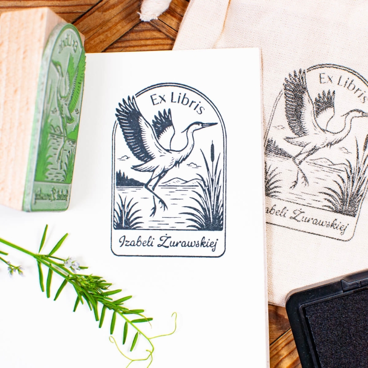 Drewniana pieczątka Ex Libris z żurawiem - detal odbicia i tuszu