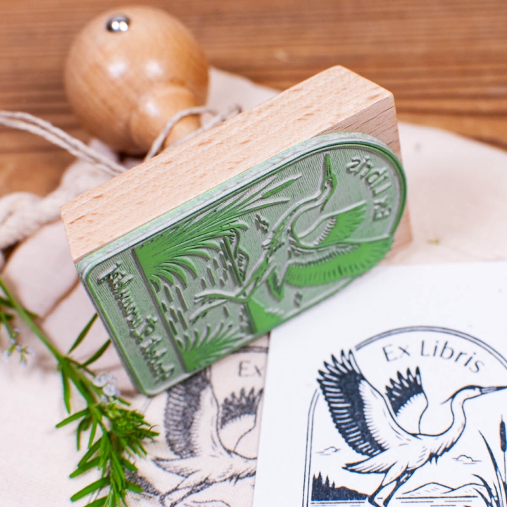 Drewniany stempel Ex Libris z motywem żurawia - detal gumki