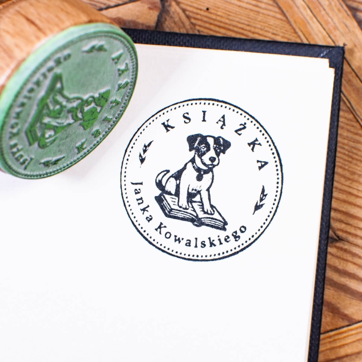 pieczatka-exlibris-pies-na-ksiazce.jpg
