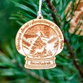 Firmowa zawieszka świąteczna ze sklejki, śnieżna kula z reniferem