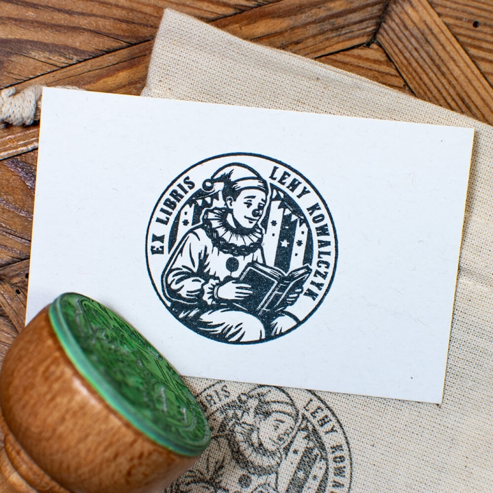 Drewniany stempel ex libris klaun