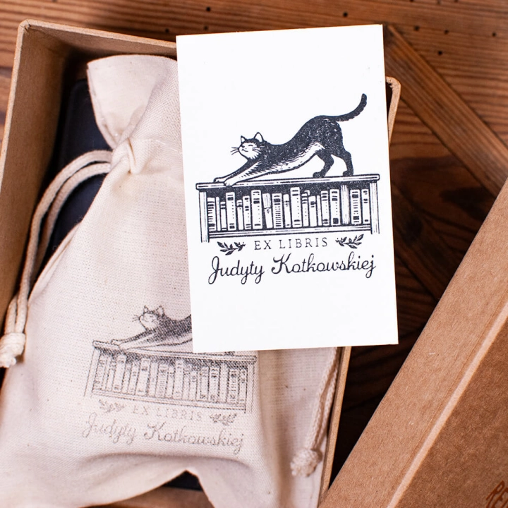 zestaw ex libris kot na komodzie prezent dla czytelnika