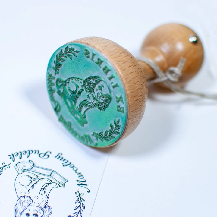 Personalizowany stempel Ex Libris z pudelkiem