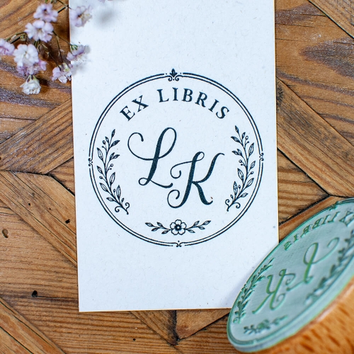 Stempel Ex Libris z inicjałami
