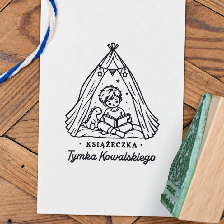 Exlibris z chłopcem czytającym w namiocie