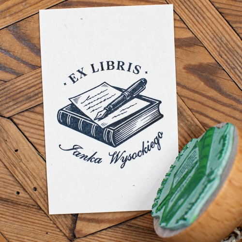Stempel Ex Libris z książką i piórem wiecznym